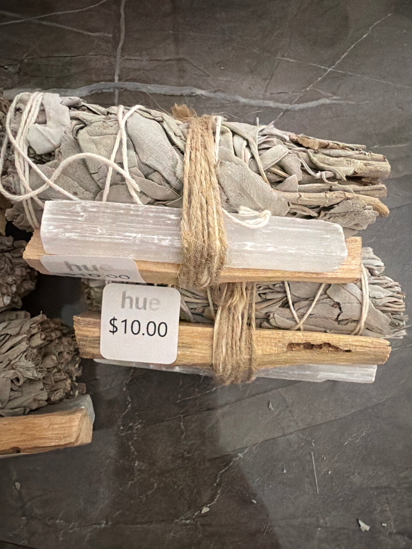 Sage bundles with selenite